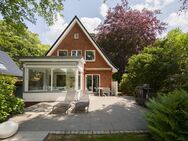 Klassisches Rotklinkerhaus mit individuellem Spitzbodenausbau im Nibelungenviertel von Rissen - Hamburg