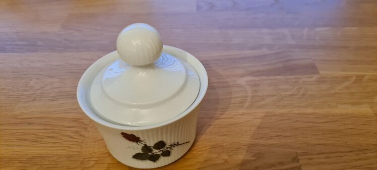 Zuckerdose aus Porzellan mit Deckel 5€ - Hessisch Oldendorf