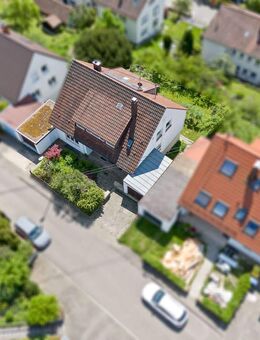 Zweifamilienhaus mit toller Aussicht und viel Potenzial! - Winnenden
