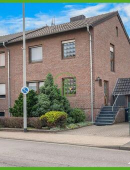 Doppelhaushälfte mit zwei Garagen, Terrasse und großem Garten. - Herzogenrath