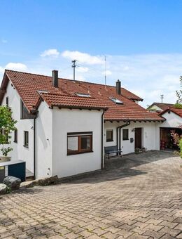 Wohnen mit Weitblick: Doppelhaushälfte in traumhafter Hanglage von Simmozheim - Simmozheim