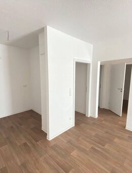 Frisch sanierte 2-Raum-Wohnung / Erstbezug -- Etage je nach Kapazität frei wählbar - Greifswald