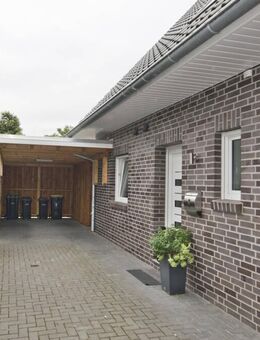 Moderne Doppelhaushälfte mit Einbauküche und Carport in Neerstedt - Dötlingen