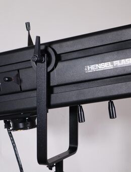 Hensel Superspot 3500 mit Irisblende und Klappstativ auf Rollen - Kassel