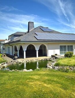 Hochwertige Landhaus-Villa mit Pool und Koi-Teich in sonniger, ruhiger Lage! - Oberreidenbach