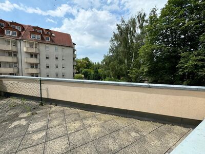 lichtdurchflutete 2-Raum-Wohnung mit Balkon & Dachterrasse (W12)