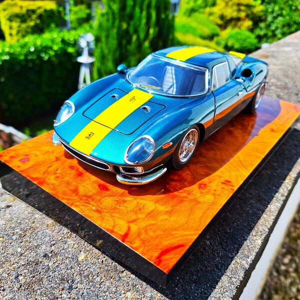 Modellautos 1:18---Verschiedene Ferrari - Meckenheim