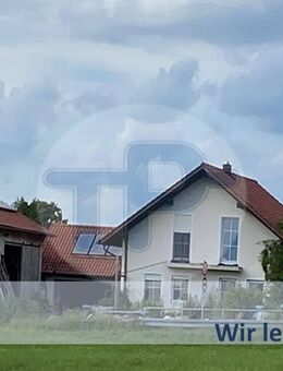 EINFAMILIENHAUS IN ALLEINLAGE MIT GROßER HALLE/STADL UND PV-ANLAGE - Aholming