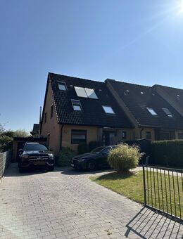 Komfortables Wohnen auf hohem Niveau auf ca. 140m² Wohnfläche, 5 Zimmern mit Garten, Garage und Pool - Hamburg