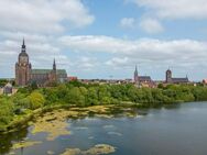 Malerischer Blick auf Teich und Altstadt - Stralsund