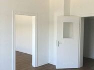 Sanierte und renovierte 2-Zimmer-Wohnung mit Balkon und Tageslichtbad - Wiesbaden