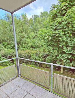 Wohnen mit Blick in die Natur++schöne 2-Zimmer-Wohnung++mit Balkon u. Wintergarten - Schwerin