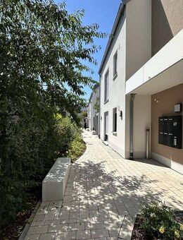 Wohnen plus Mehrwert in ruhiger Lage! Wohnen auf zwei Etagen mit Garten und gelebter Vielseitigkeit im UG! Bezug in Kürze! - Erlangen