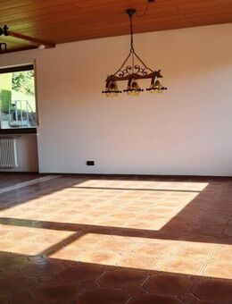 Großzügige 4,5 - Zimmer - Etagenwohnung mit Balkon, Garage und Gartenanteil in Wangen / Epplings - Wangen (Allgäu)