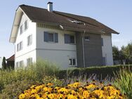 Stilvolles 3 Familienhaus mit Baugrundstück in ruhiger Dorfrandlage - Wangen (Allgäu)