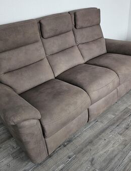3- und 2-Sitzer Sofas mit Relaxsystem (Maß ca. 108 x 200 / 148 x 93 cm) - Krefeld