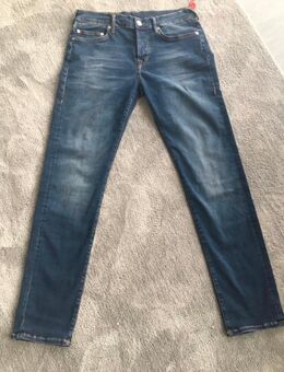 True Religion Hose Rocco relaxed skinny w 33 neu - Ratingen