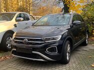 VW T-Roc, 1.5 TSI OPF Style, Jahr 2023 - Rüsselsheim