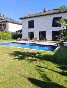 Provisionsfrei, Möblierte, moderne Stadtvilla mit Pool in ruhiger Lage mit Garage mitten in Köpenick - Berlin