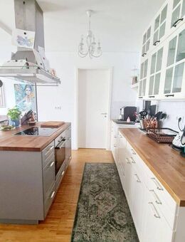 Modernes Wohnen mit Stil - großzügige 5-Zimmer-Wohnung mit Südwest-Balkon, Einbauküche und Aufzug - Frankfurt (Main)