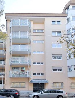 Charmante 2-Zimmer-Dachgeschosswohnung mit Tiefgaragenstellplatz im Herzen der Karlsruher Innenstadt - Karlsruhe