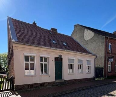 Historisches Stadthaus mit viel Platz, Potenzial und großem Grundstück