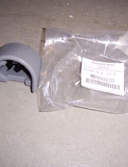 MB960820 Halter links, Hutablage Nr.1, vorn Mitsubishi Space Runn - Hannover Vahrenwald-List
