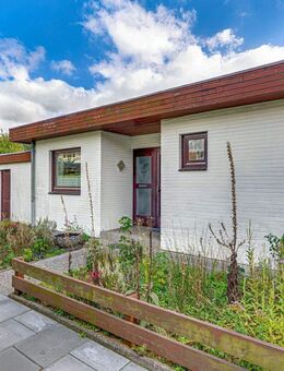 Westliche Höhe: 5-Zi.-Bungalow, ~ 114 m² Wfl., 2 Garagen & Garten - sanieren & Traumgrundriss nutzen - Flensburg