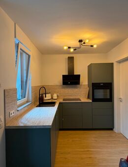 Moderne IKEA Küche in Mattgrün (BODARP) mit Geräten & Push-to-open-System - Neuss
