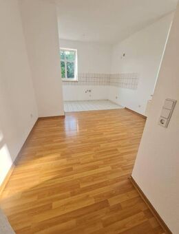 attraktive und vollständig renovierte 2- Zimmerwohnung - Limbach-Oberfrohna