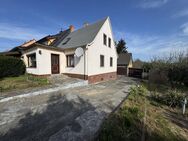 Provisionsfrei - Haus mit Herz - möblierte Doppelhaushälfte mit Garten und Garage - Schkölen