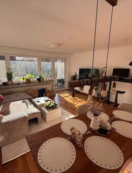 * Schöne, gut ausgestattete 2-Zi.-Whg. + EBK + Balkon + Pkw-Stpl. in guter Lage in Bad Cannstatt * - Stuttgart