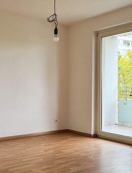 Doppelter Weitblick: 2 Balkone mit Blick nach Frankfurt/Main - Eschborn