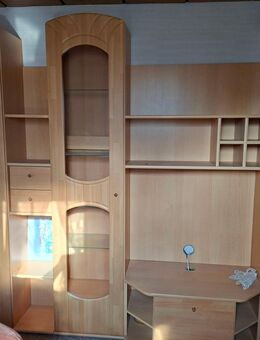 Schöne helle gepflegte Schrankwand mit Vitrine und viel Stauraum - Kirchheim (Thüringen)