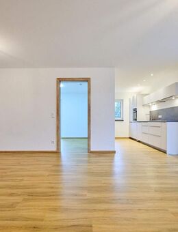 Barrierefreie 2-Zimmer-EG-Wohnung mit Einbauküche, Stellplatz & Terrasse in Straubing - Straubing