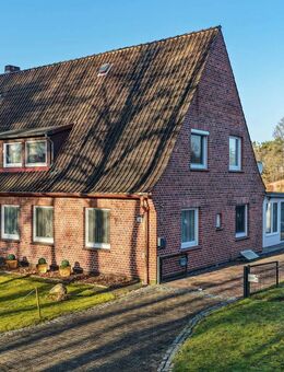 modernisierte DHH mit Wintergarten, Terrasse & Doppelgarage** - Munster