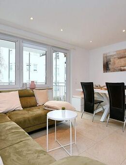 Tolle und hochwertig möblierte Wohnung mit Balkon und TG-Stellplatz in Winnenden - Winnenden