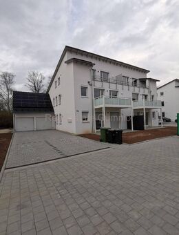 1stklassige 2 Zimmer DG-Wohnung mit Balkon ** Energieeffizienzklasse 40 ** - Kemnath