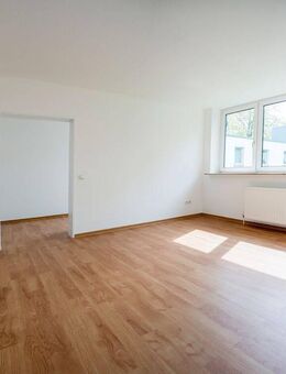 ** FRISCH SANIERT ** 2-Zimmer-Wohnung mit Südloggia - Duisburg