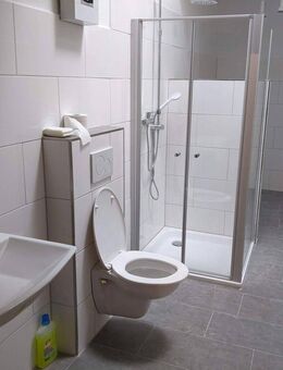 Sehr Zentrale und hell renovierte 4-Zimmer Wohnung in Wuppertal Unterbarmen - Wuppertal