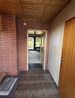 Modernisierungsfähiger Bungalow mit Wärmepumpe, ca. 135 m² Wohnfläche und großem Gartenparadies - Wilhelmsdorf (Bayern)