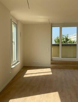 Dachgeschoss 3-Zimmer-Wohnung mit Terrasse - Berlin