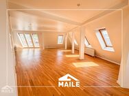 Zentral, geräumig, hell - schöne 3-Zimmer-Dachgeschosswohnung mit Balkon und Stellplatz - Stuttgart