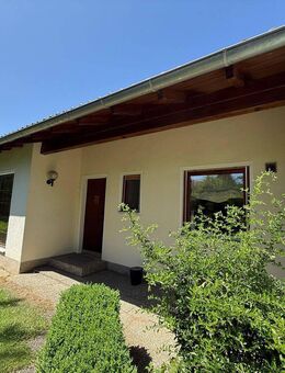 Freistehendes Einfamilienhaus in Sulzbach-Rosenberg auf großzügigem Grundstück in attraktiver Lage - Sulzbach-Rosenberg