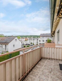 SOFORT EINZUGSBEREIT! 2-Zimmer-Wohnung mit Einbauküche & Süd-Balkon in zentraler Lage von Schönaich - Schönaich