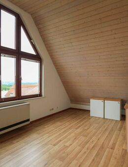 Ideal für Pendler oder Studenten: kleine 2-Zimmer-Dachgeschoss-Wohnung im Stadtteil Hardt - Nürtingen