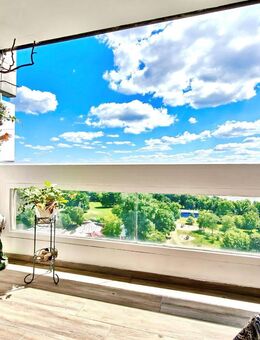 Attraktive Eigentumswohnung mit Traumblick auf Rhein und Dom sowie großem Sonnenbalkon - Köln