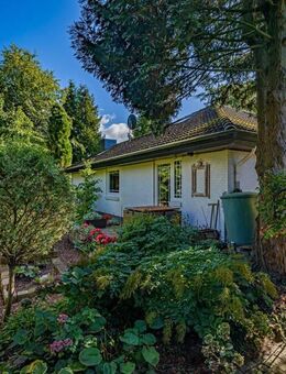 Hochwertiges Wohnen auf einer Ebene - Bungalow mit Wohlfühlgarten in ruhiger Sackgassenlage - Brokstedt