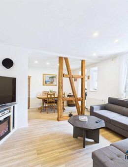 Anfragen NUR per E-Mail! 4,5-Zi.-Wohnung mit Garage, Küche, & tollem-Raumgefühl! - Kirchheim (Teck)