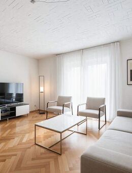 Gepflegtes Zweifamilienhaus mit Einliegerwohnung und Garage in attraktiver Lage von Manching - Manching